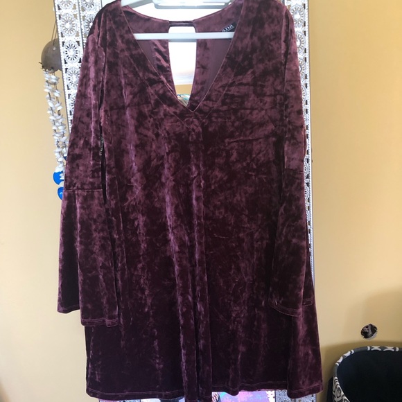 ANA Velvet DRESS - Picture 2 of 9